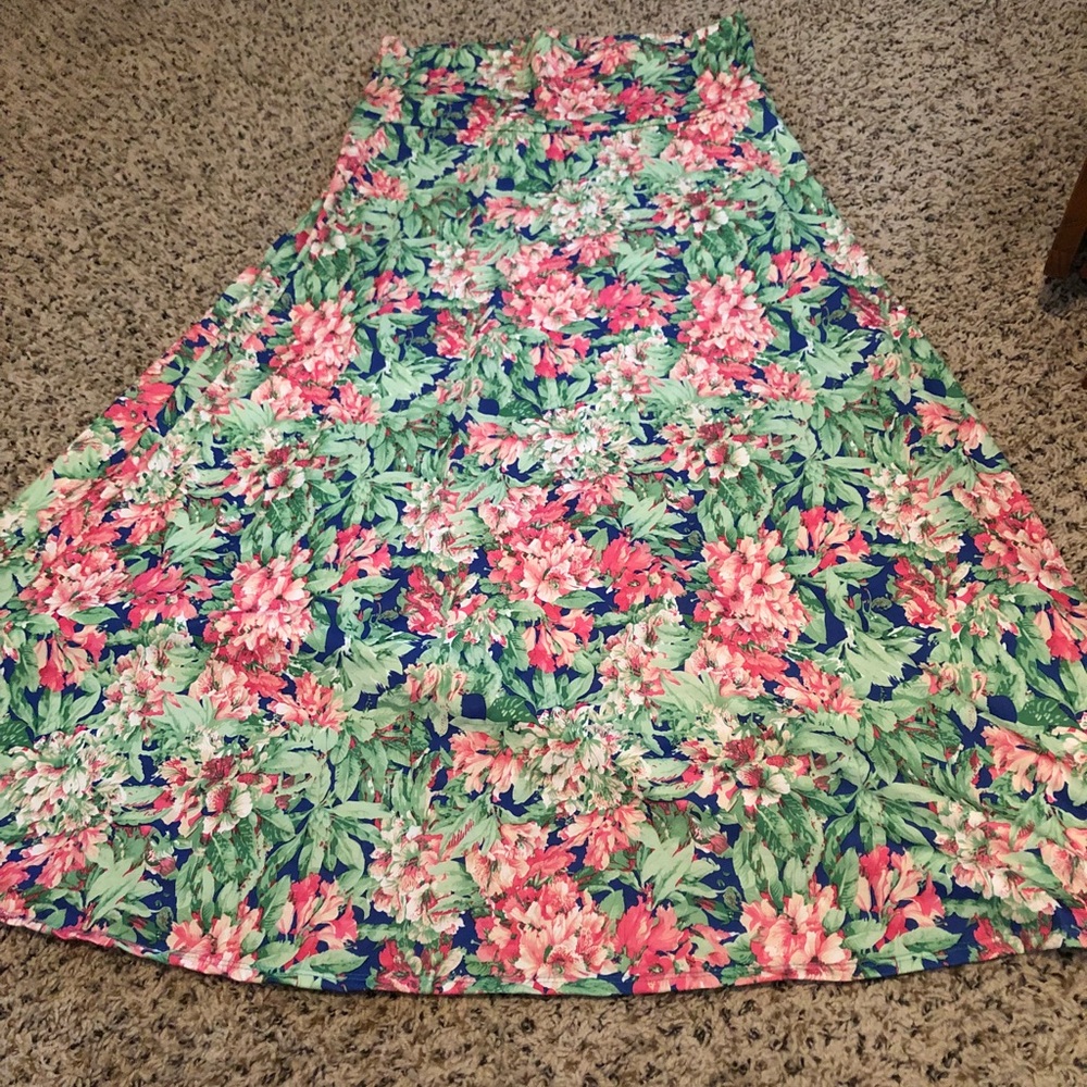 LuLaRoe floral 2x maxi skirt. Never worn. NWOT